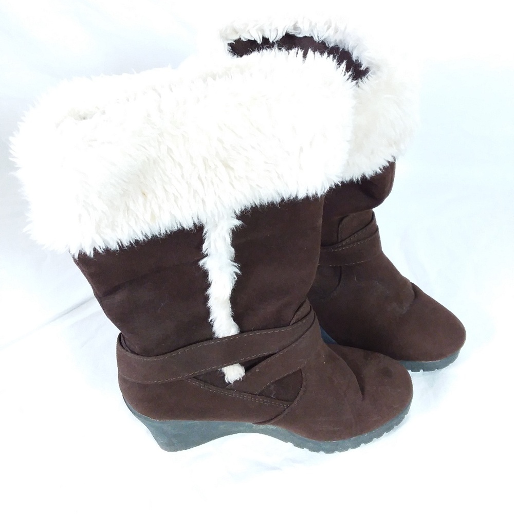 Brown american eagle fur boots